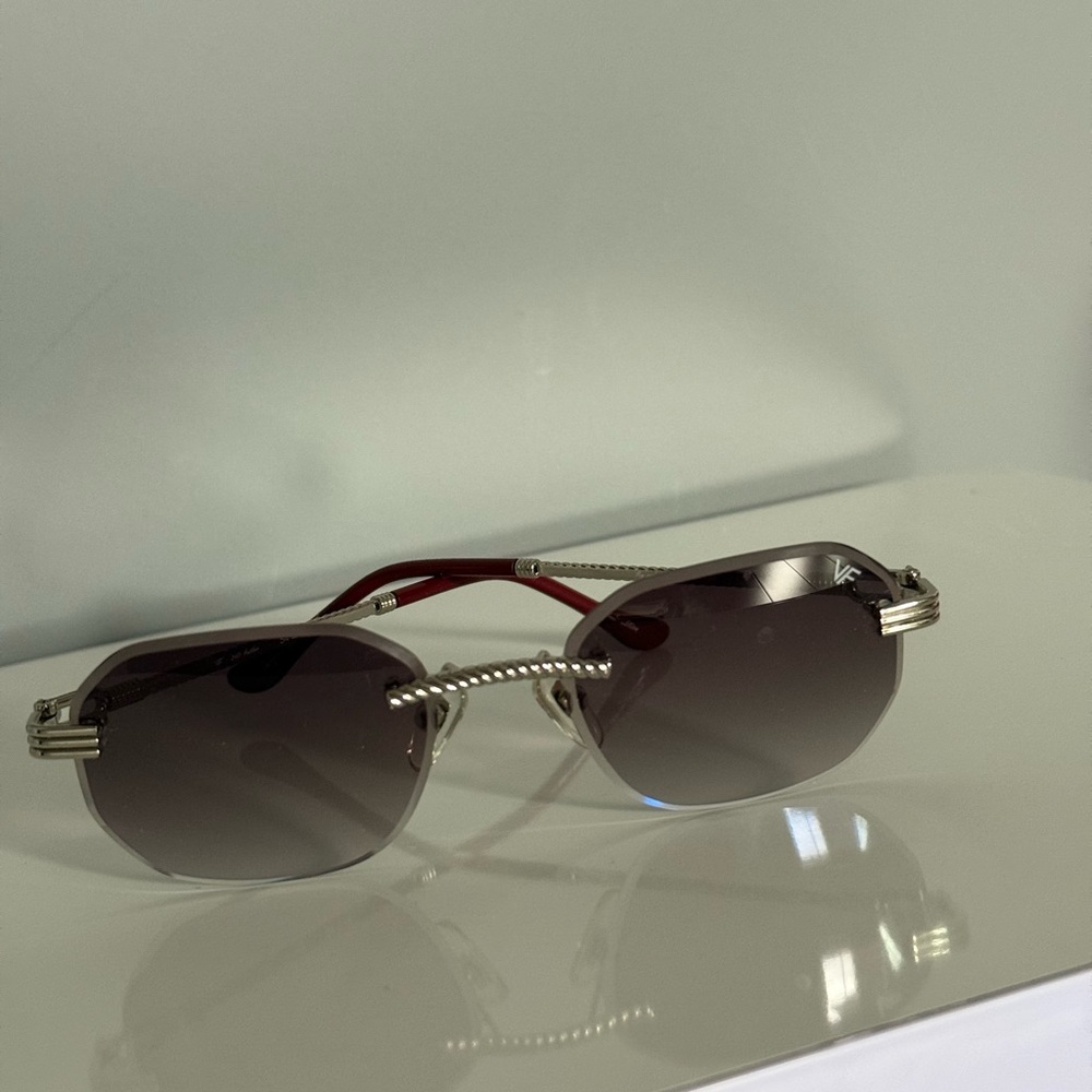 Stylish Sunglasses with Red Accents